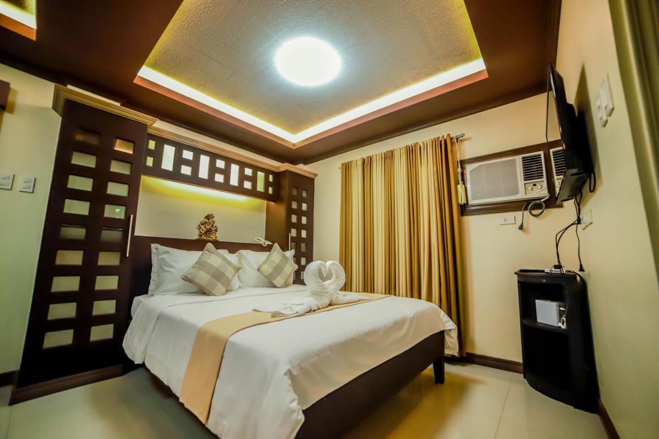 Villa Esmeralda Bryan'S Resort Hotel And Restaurant Palayan City Exterior photo