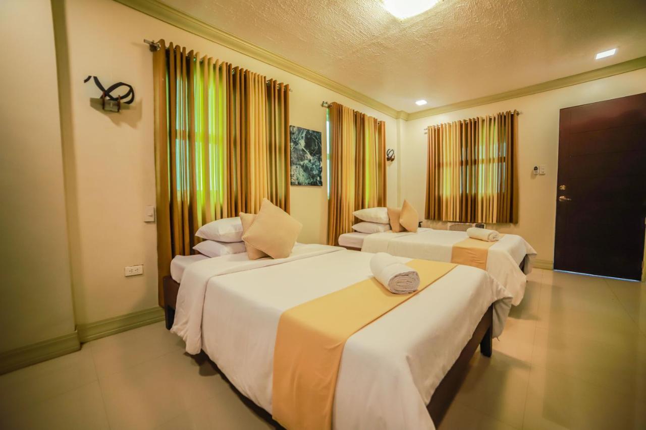Villa Esmeralda Bryan'S Resort Hotel And Restaurant Palayan City Exterior photo