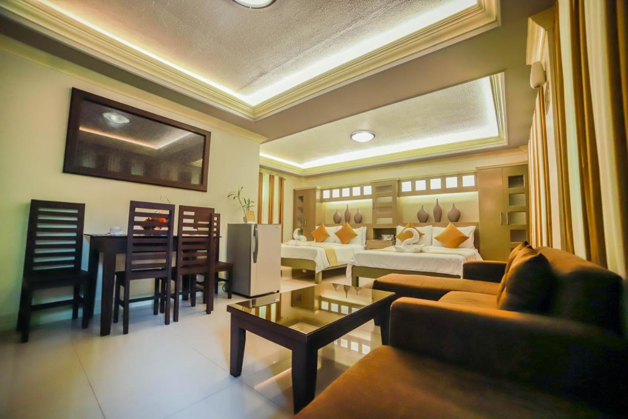 Villa Esmeralda Bryan'S Resort Hotel And Restaurant Palayan City Exterior photo