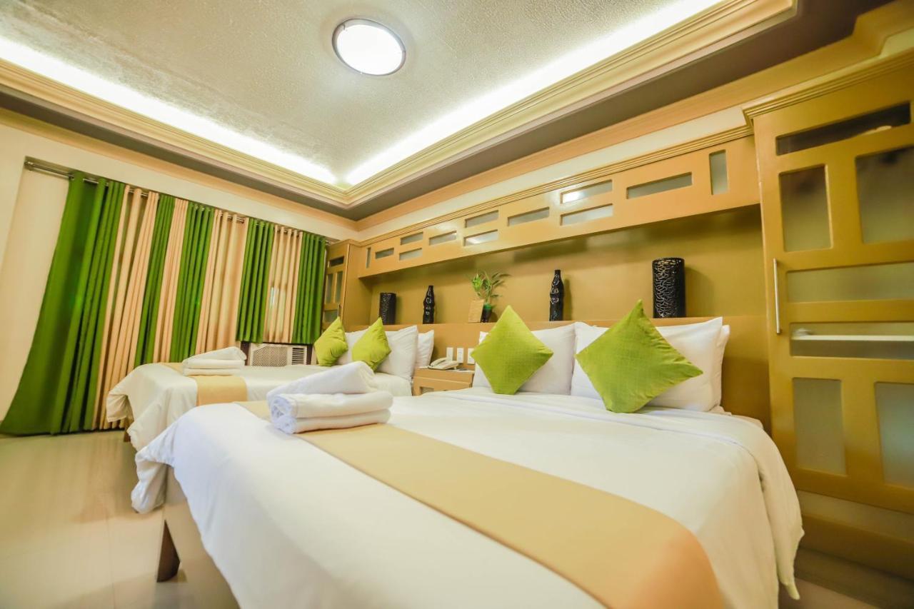 Villa Esmeralda Bryan'S Resort Hotel And Restaurant Palayan City Exterior photo