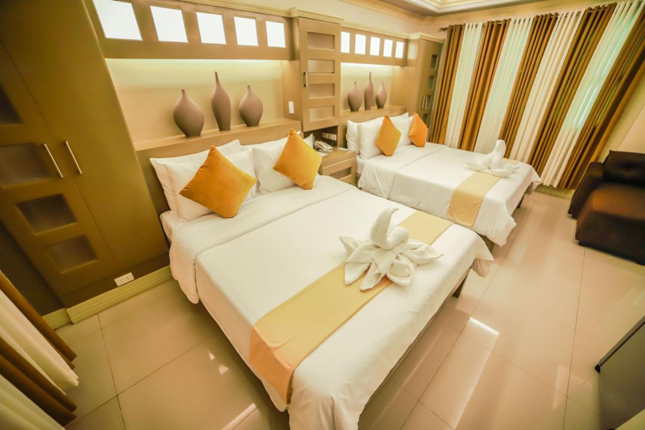 Villa Esmeralda Bryan'S Resort Hotel And Restaurant Palayan City Exterior photo