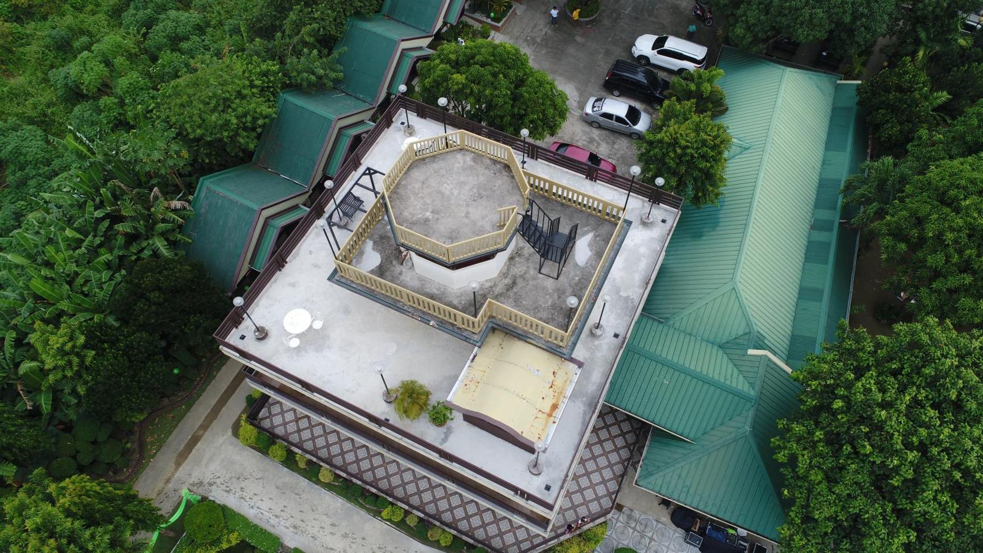 Villa Esmeralda Bryan'S Resort Hotel And Restaurant Palayan City Exterior photo