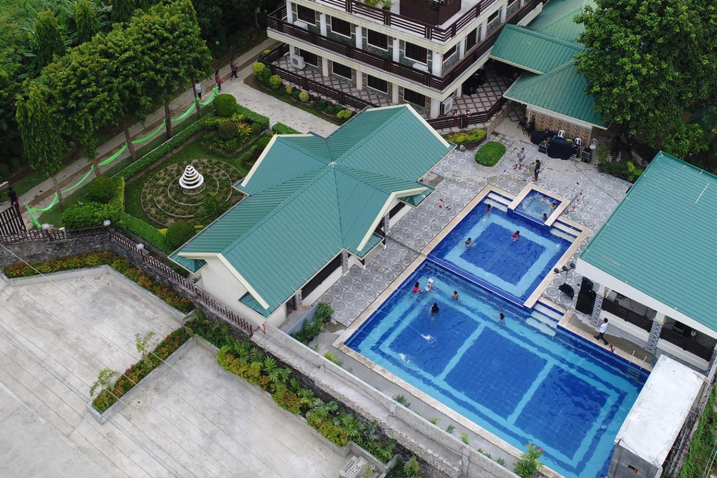 Villa Esmeralda Bryan'S Resort Hotel And Restaurant Palayan City Exterior photo